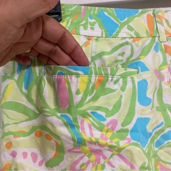 Lilly Pulitzer Shorts Women’s Size 6 Elephant Ear Print Buttercup Scallop Shorts - Picture 3 of 13